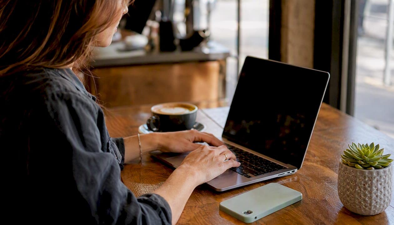 How to embed Calendly on your website: quick setup guide
